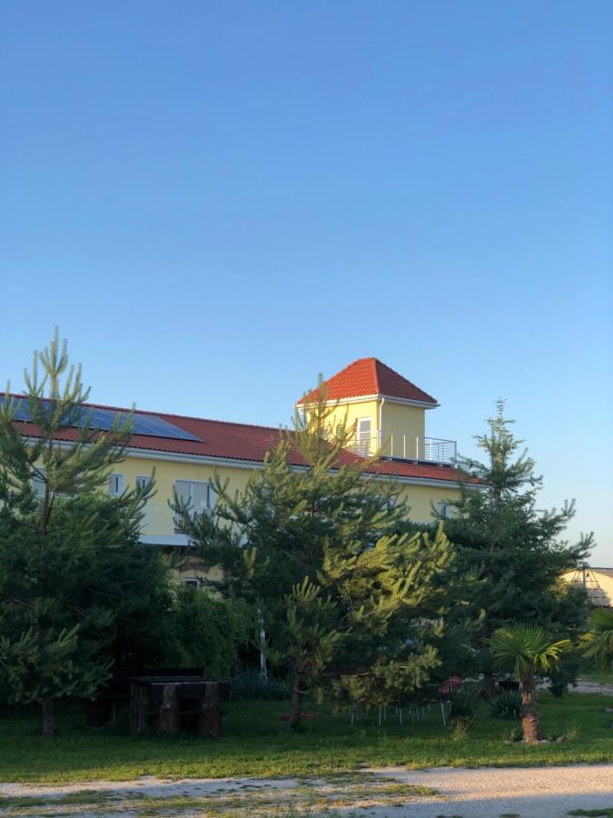Holiday Centrum Žatec Eksteriør billede
