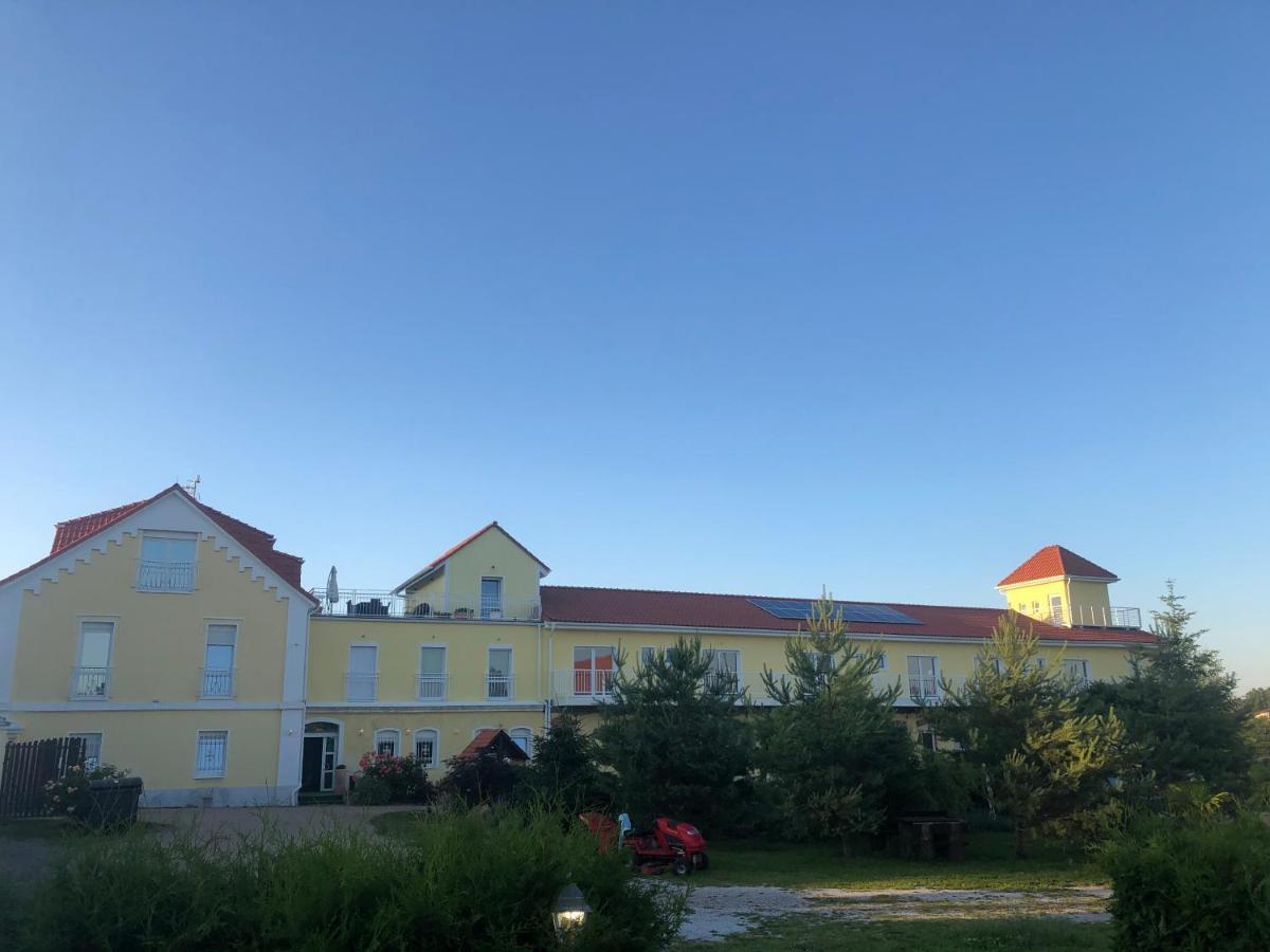 Holiday Centrum Žatec Eksteriør billede