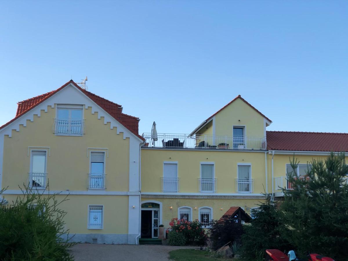 Holiday Centrum Žatec Eksteriør billede