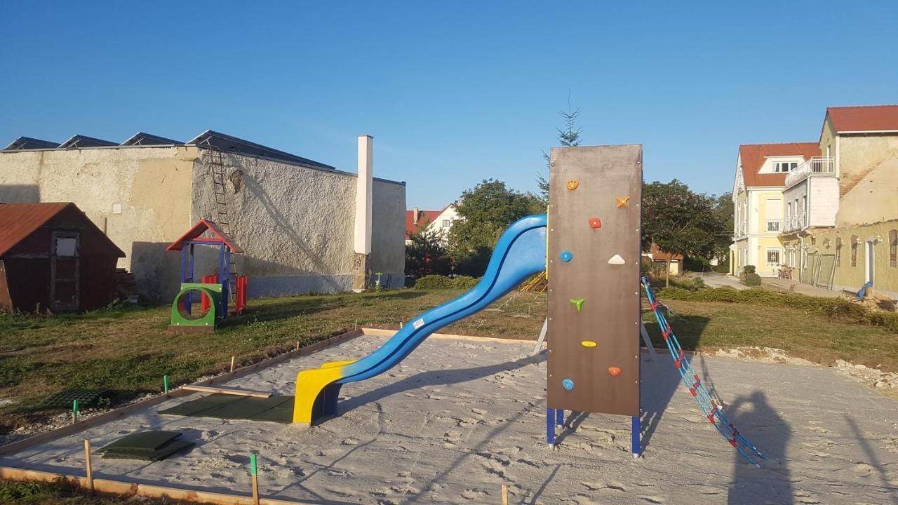Holiday Centrum Žatec Eksteriør billede