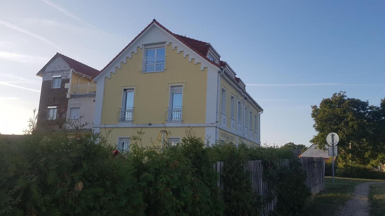 Holiday Centrum Žatec Eksteriør billede