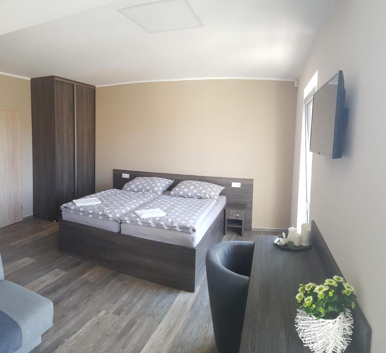 Holiday Centrum Žatec Eksteriør billede
